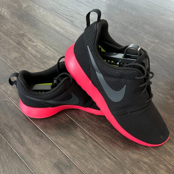 Nike Black & Red Running Shoes  US 11 *small white mark on left shoe toe* - Picture 1 of 8